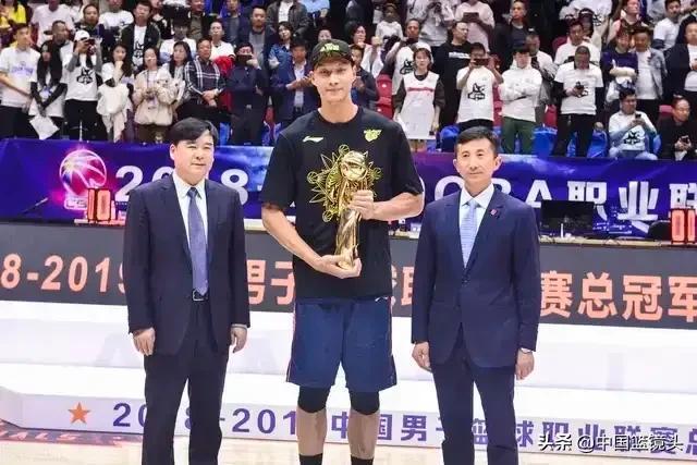 擅长防守反